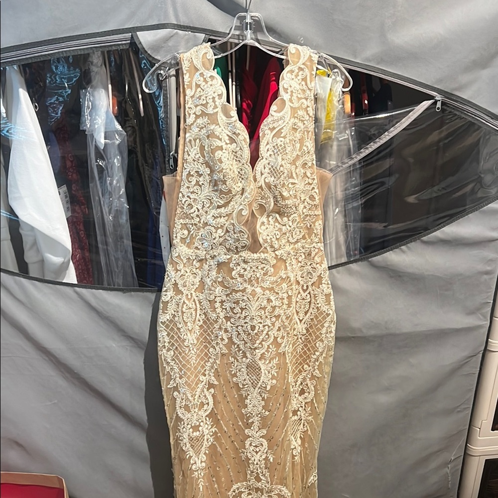 Mac Duggal Tan Sheath Dress Plunge Neckline Sleeveless new with out tags